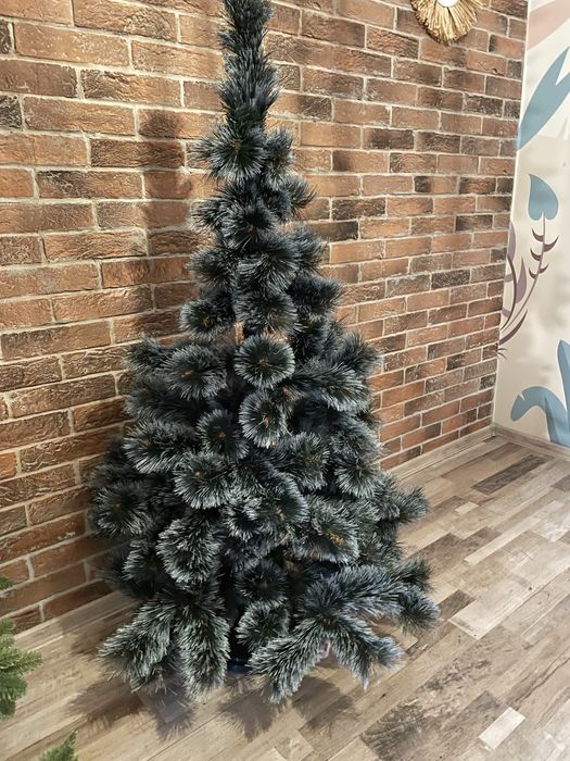 Изкуствена елха с бели връхчета