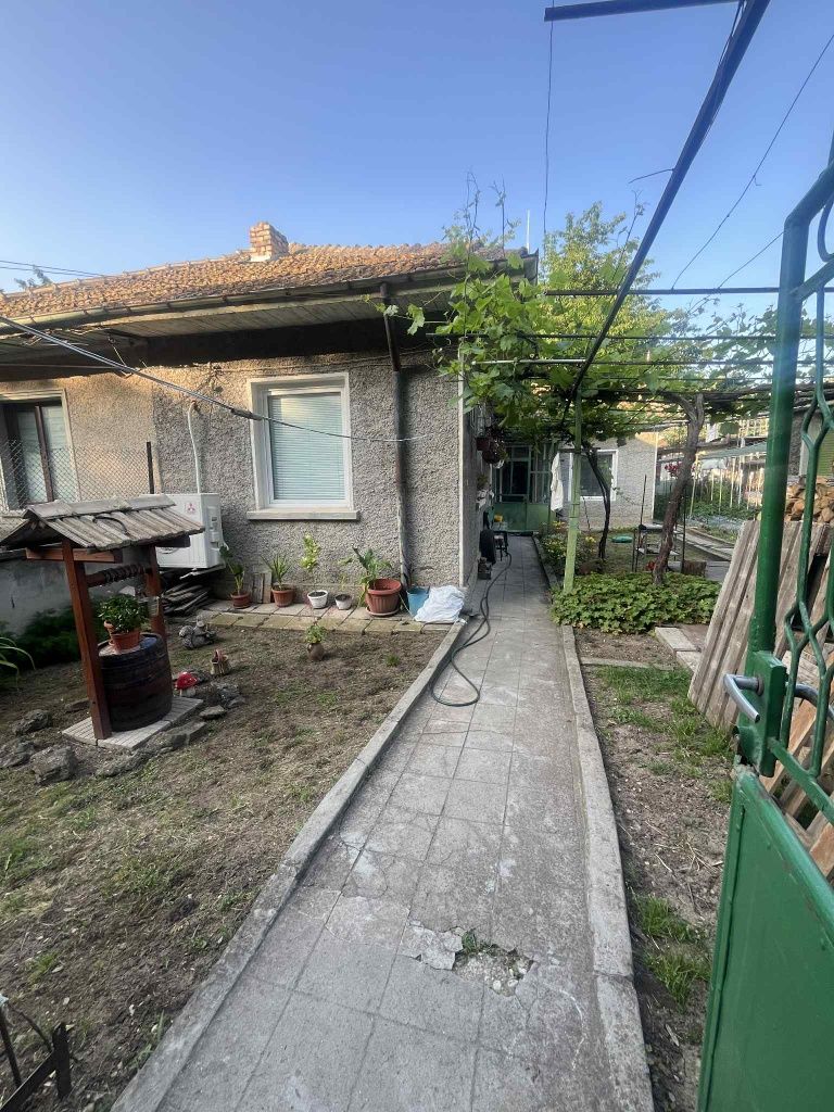 Продавам къща в гр.Попово