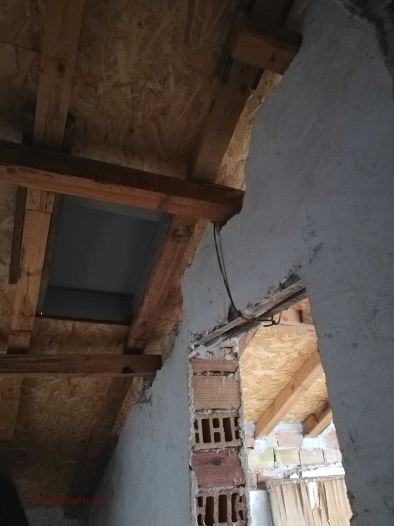 Продава се Къща в с. Долни Романци, Област Перник - 200 кв.м за 180 €/кв.м - Снимка #10