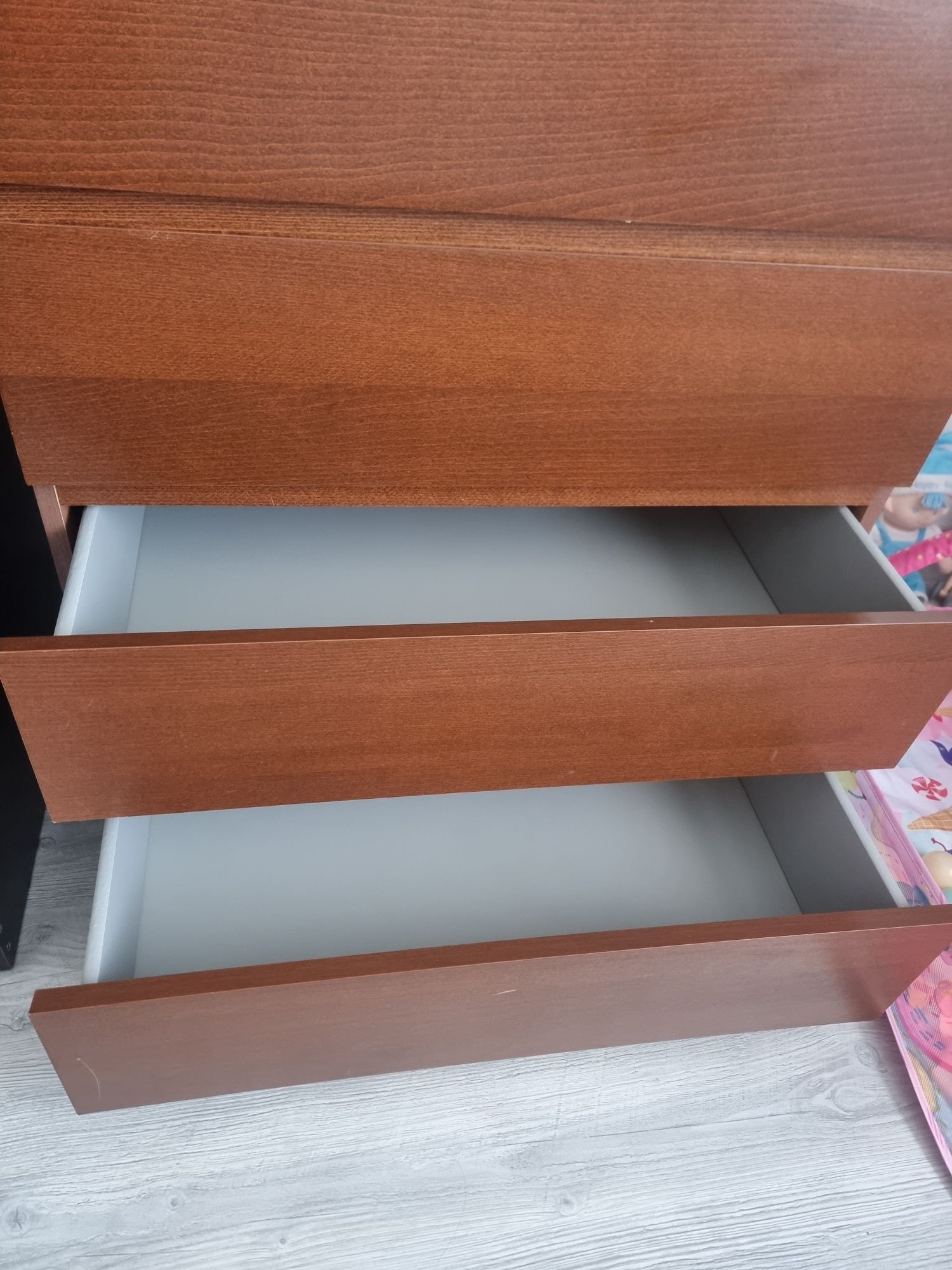 Comoda cu 4 sertare pentru tv