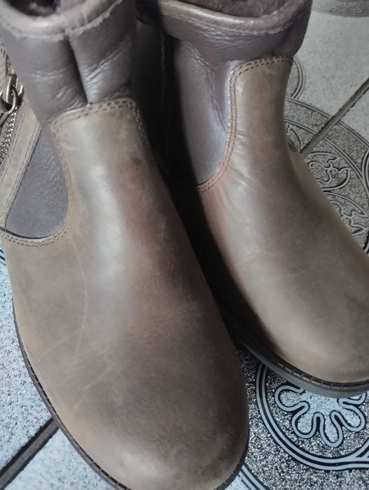 UGG ботуши естествена кожа и вълна. Номер 37
