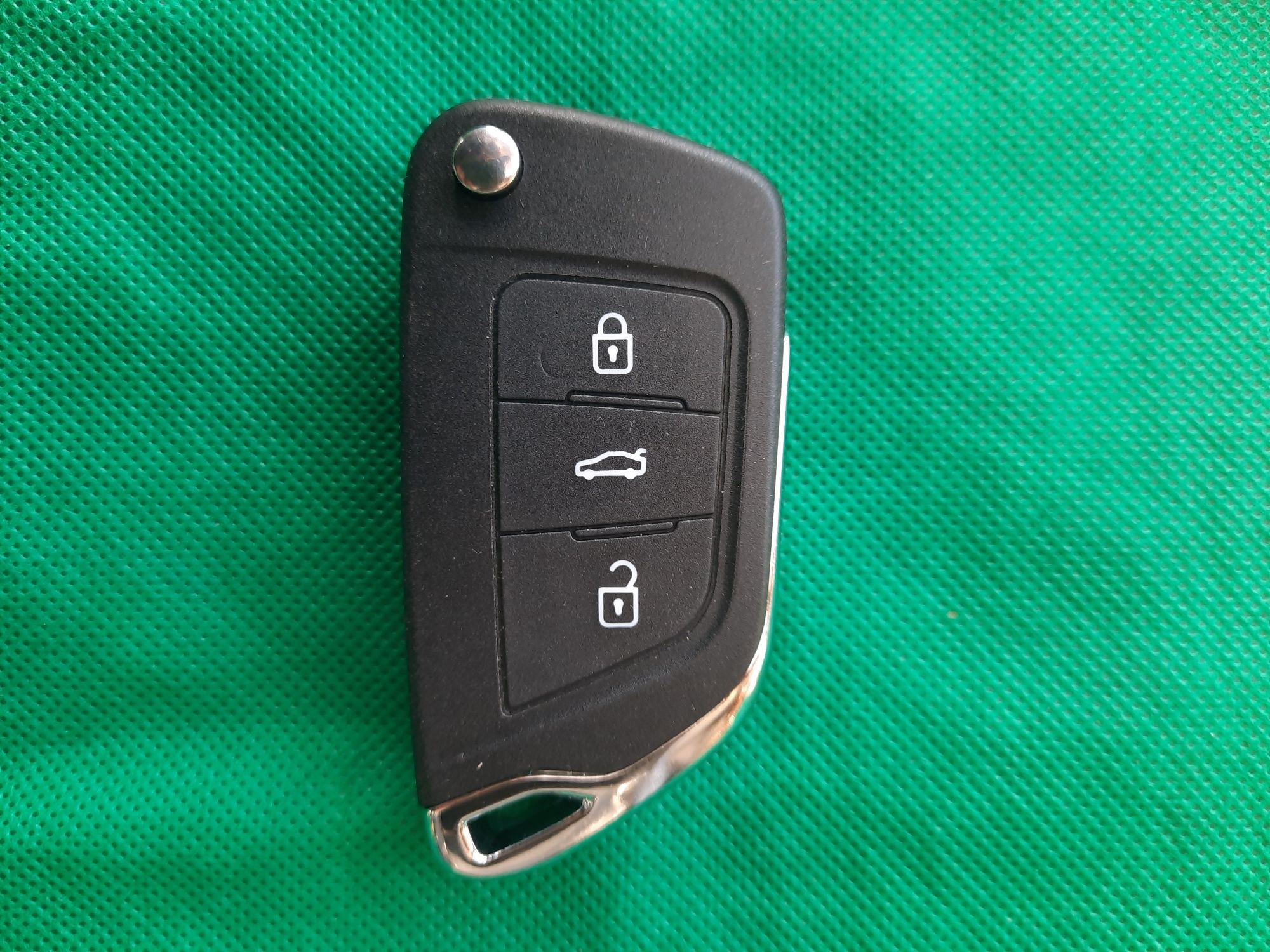 19лв. нова Кутийка ключ за Peugeot