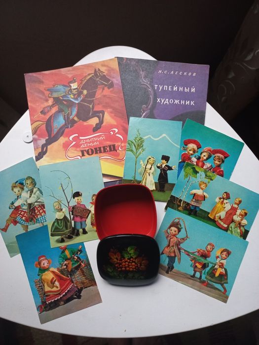 Шкатулка, книжки, открытки