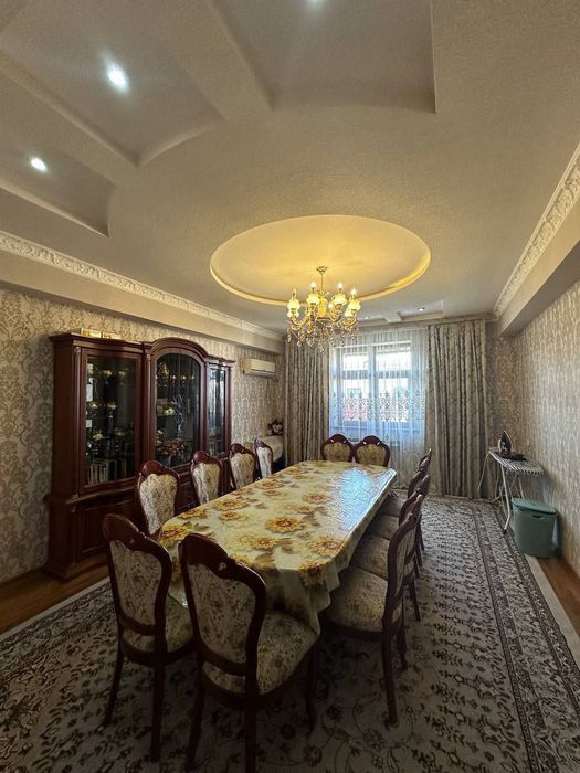 Hurafshon dom sotiladi