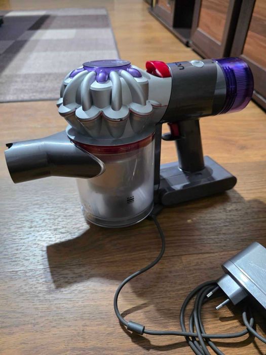 Безжична прахосмукачка Dyson V8