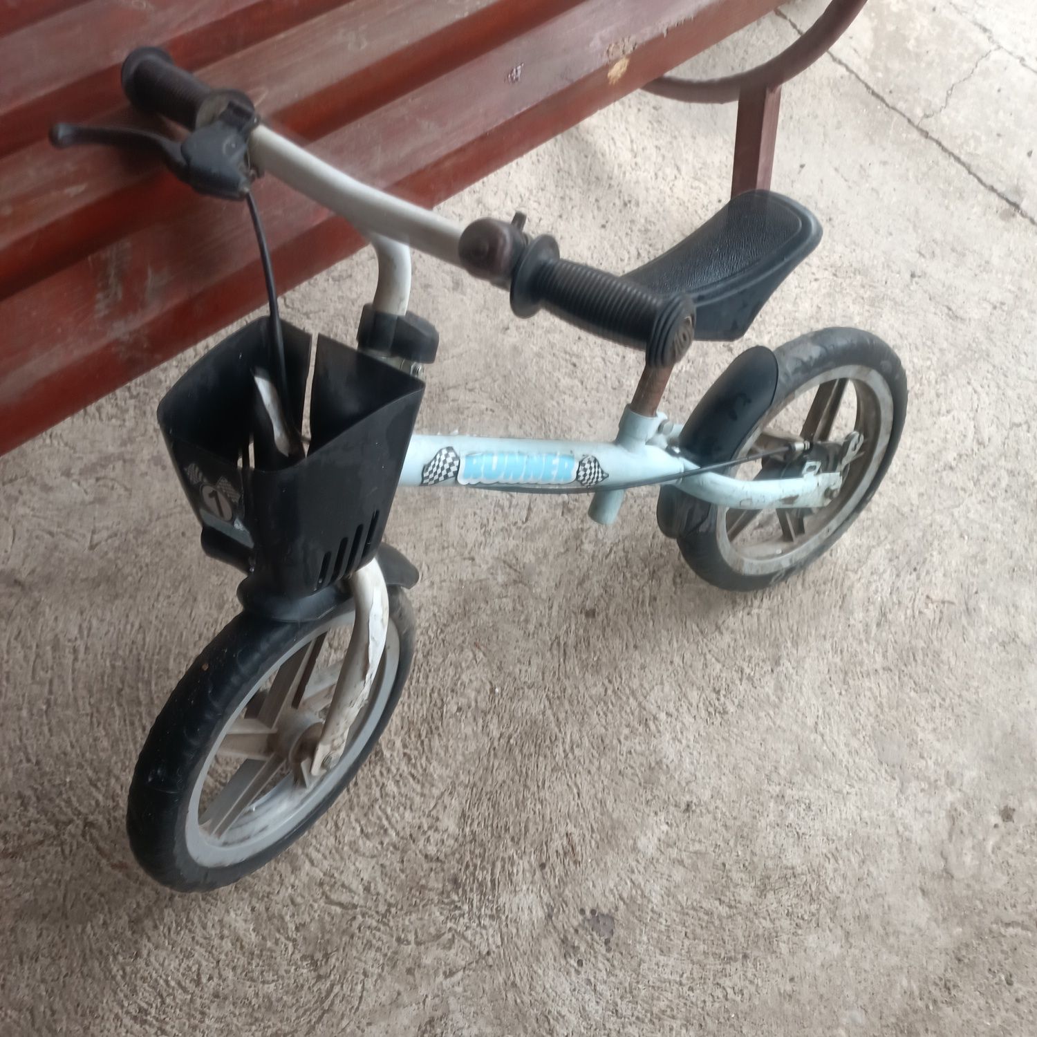 Bicicleta echilibru defectă