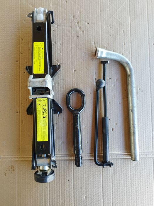 Cric audi A4 B8 B9 A5