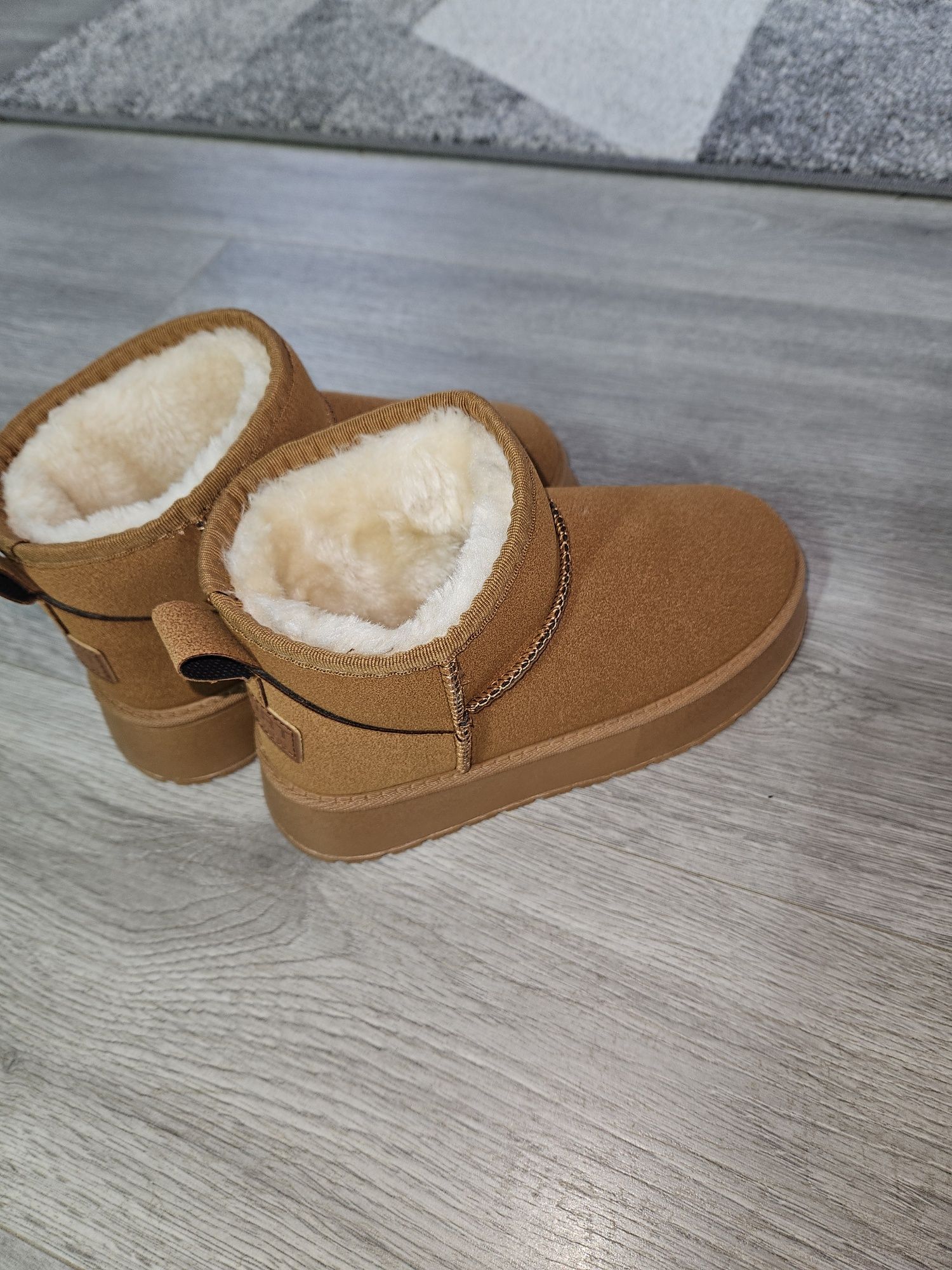 ghete tip ugg marime 36