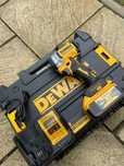 DeWalt Pistol Cheie Impact DCF922 baterie 20v si nivela
