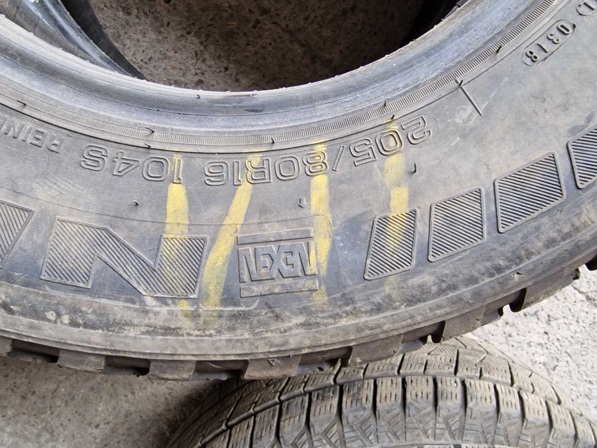 Продаю 2 шины 205/80R16