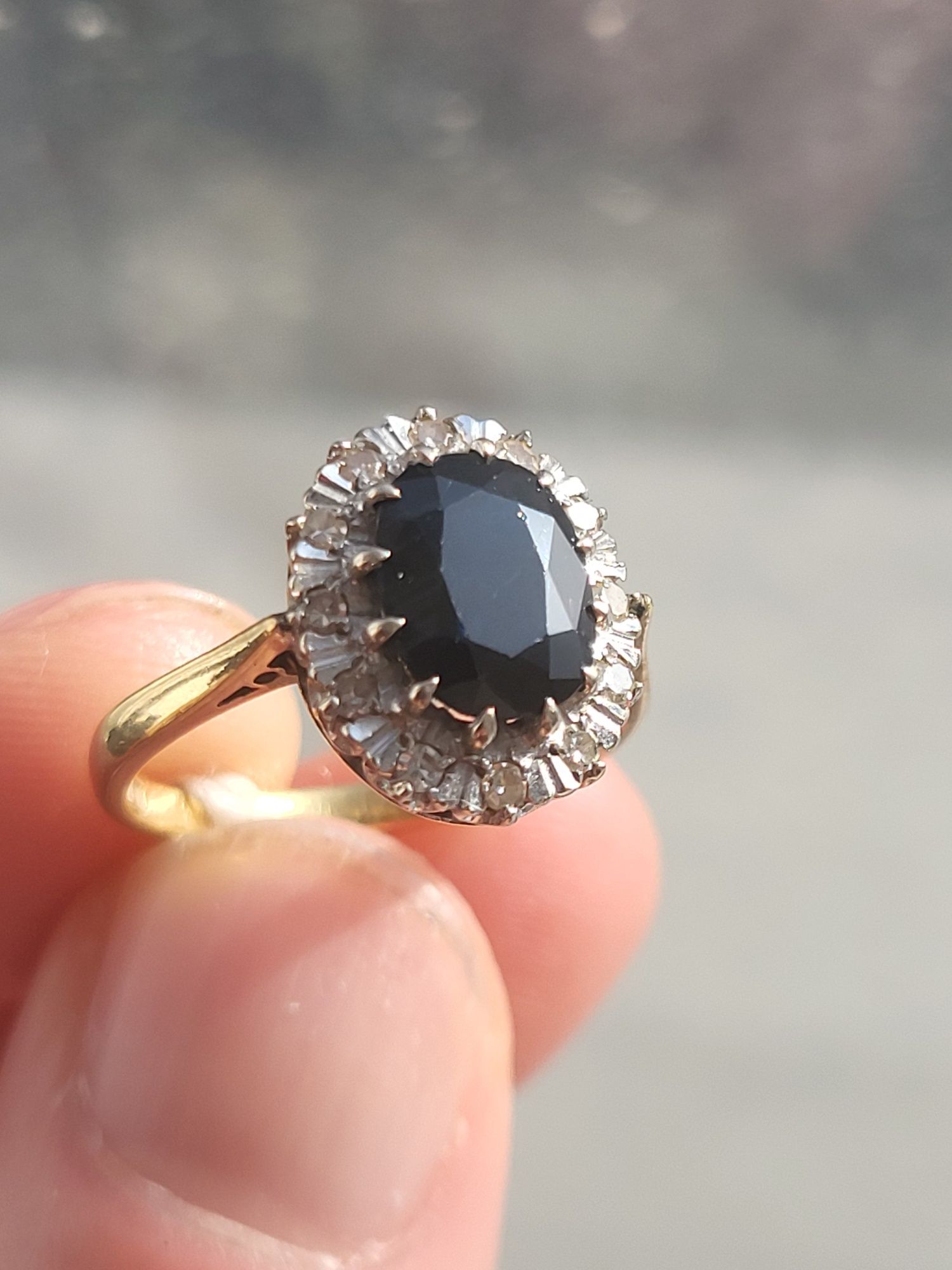 Inel aur 18kt safir negru diamante