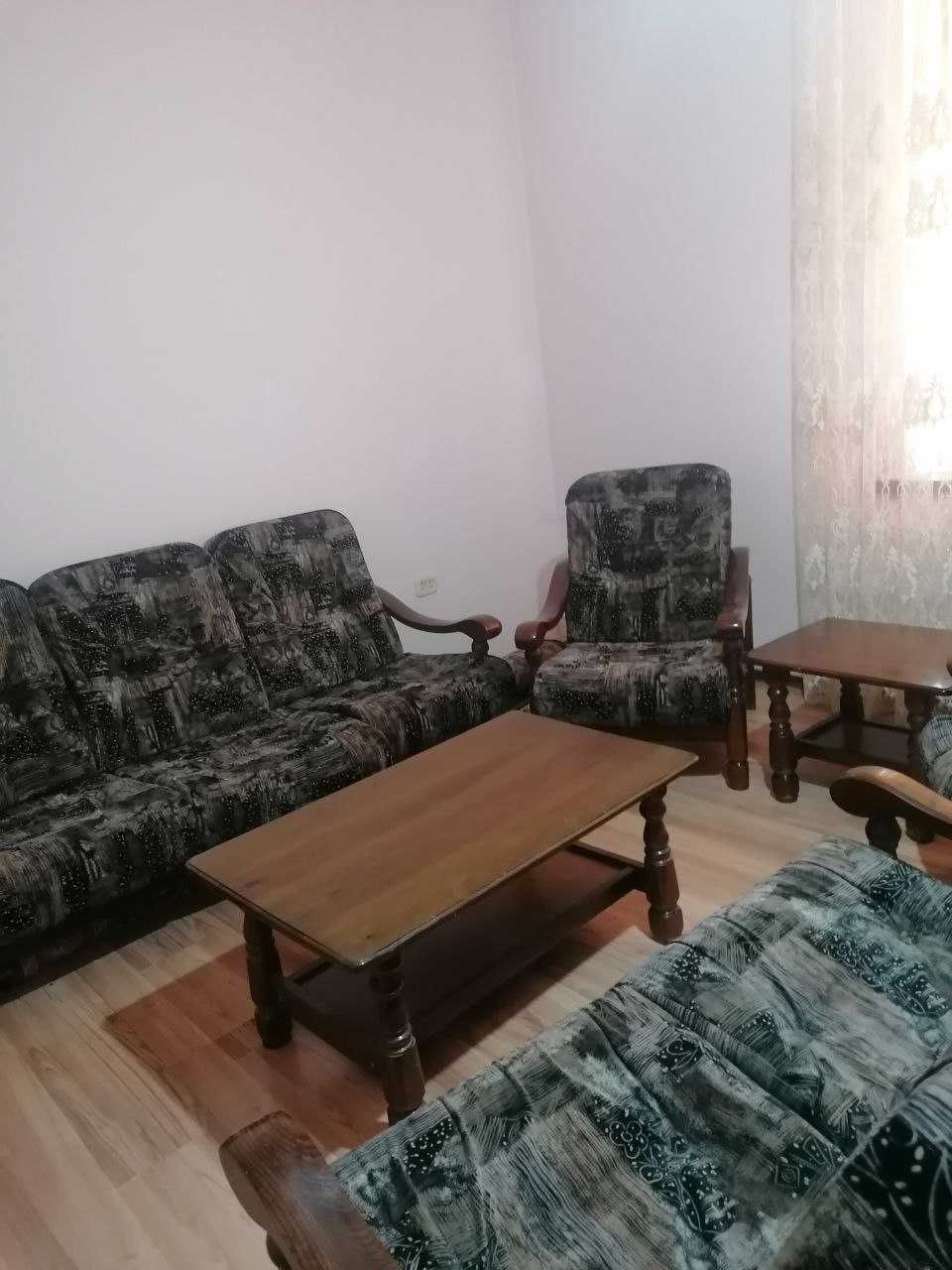 Гостиная мебель (диван, кресла, журнальные столики)