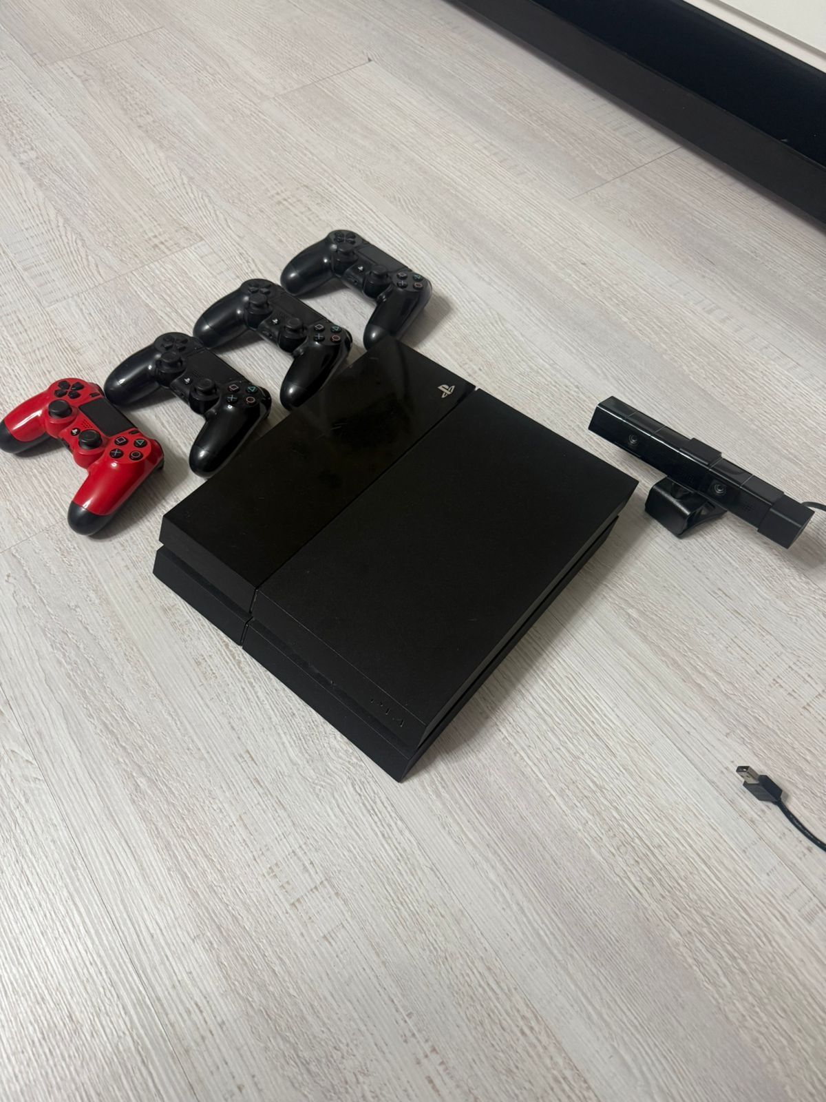 Playstation 4 в отличном состоянии