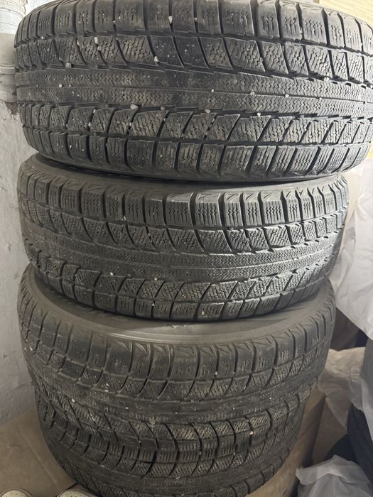 Продам зимний шины 215/60 R16