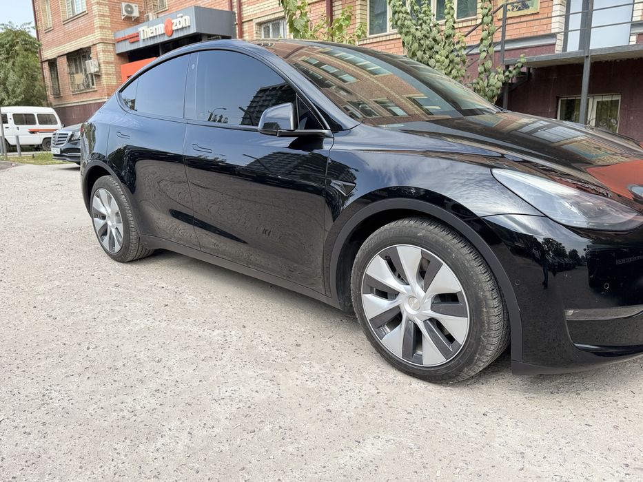 Продаеется Tesla model Y