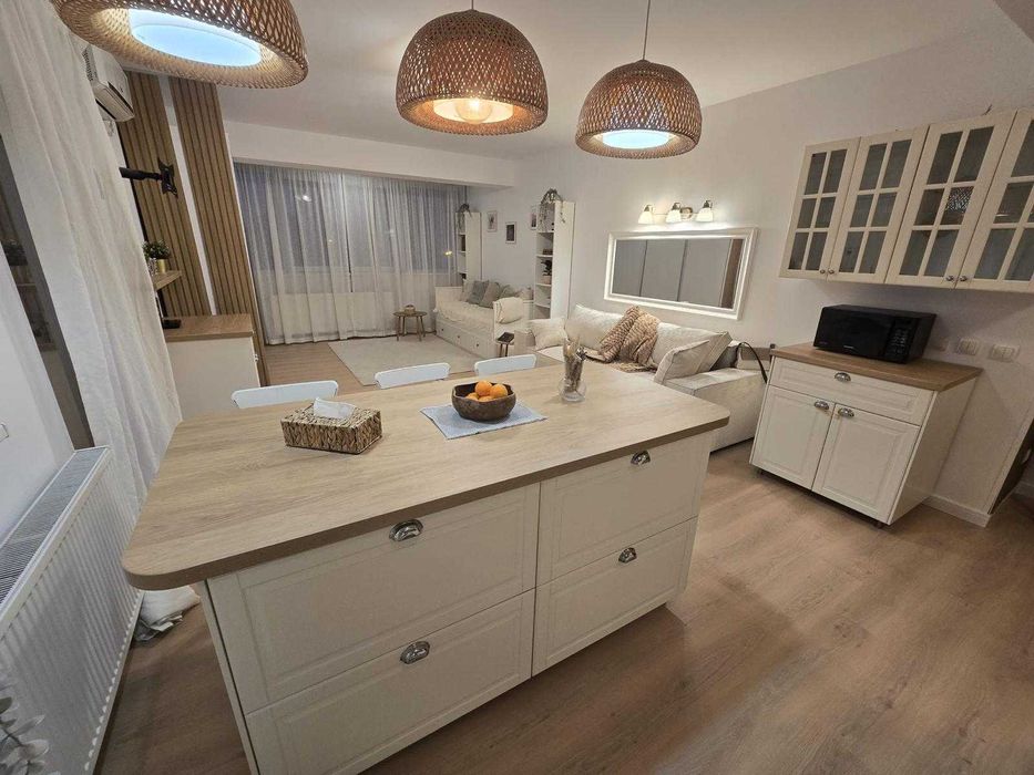 Apartament 3 camere si 2 locuri parcare, bloc 2014, renovat designer