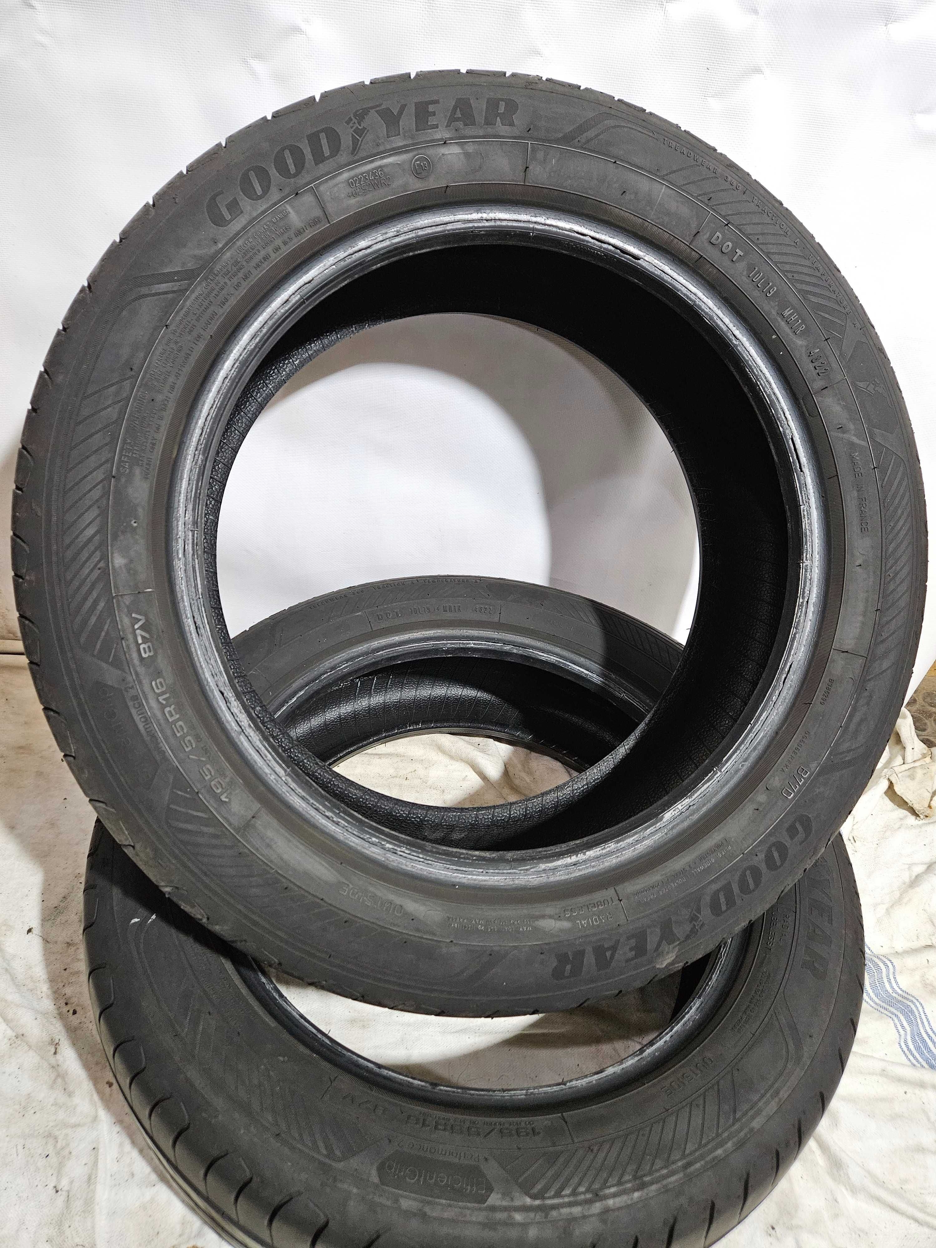 2бр 195/55/16 GOODYEAR 7,5мм грайфер дот:4822 безплатен монтаж