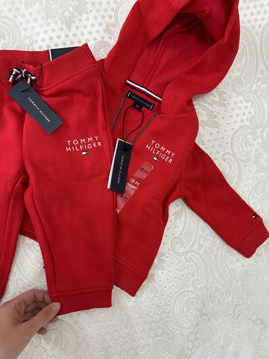 Спортивный костьюм Tommy Hilfiger(оригинал)новая