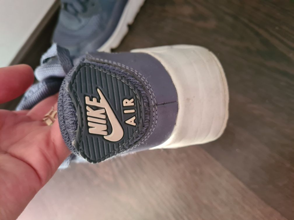 Adidasi Nike 31,5