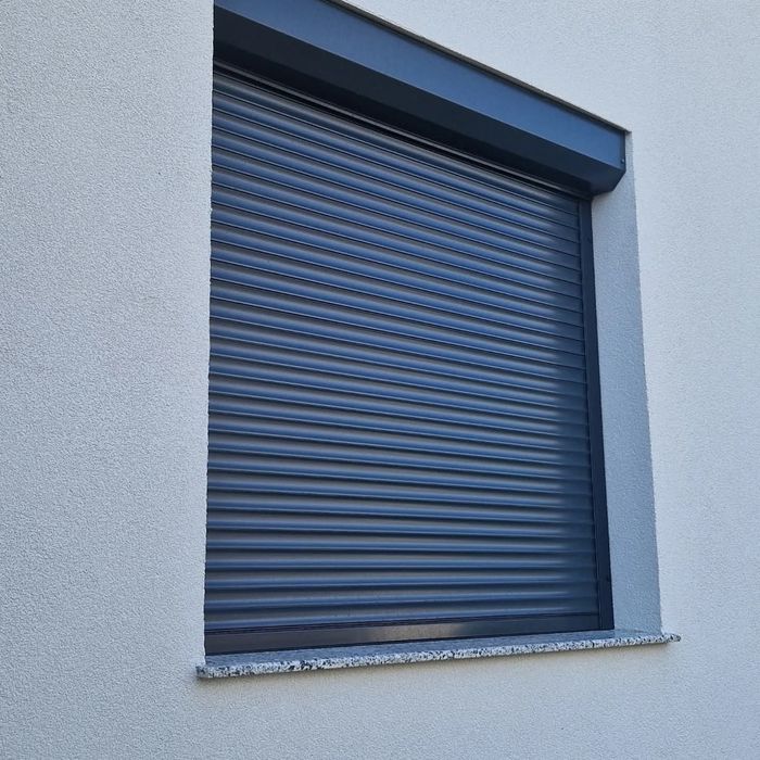 Usa de garaj fabricate in Italia/ pret de producător/ porti de garaj