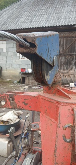 Vând troliu  forestier in tiranți