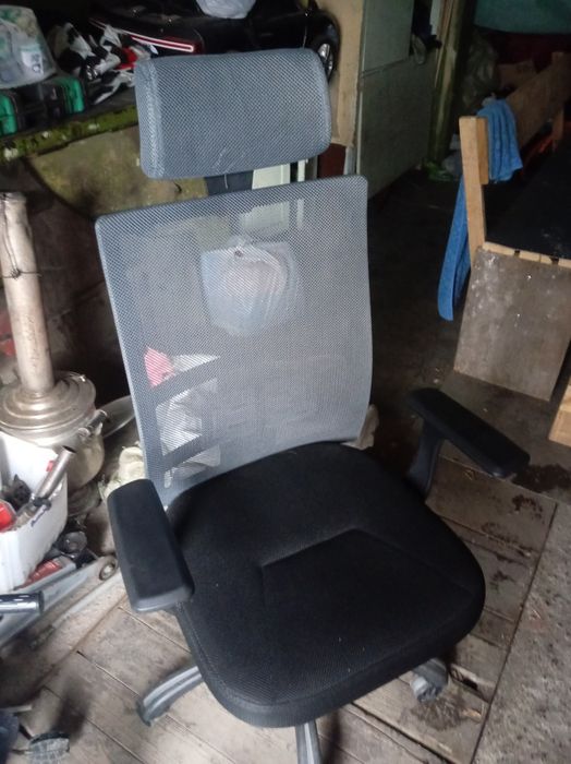 Продаю офисный кресло