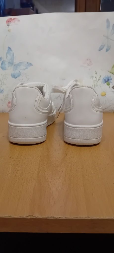 Нови дамски кецове- 40 номер