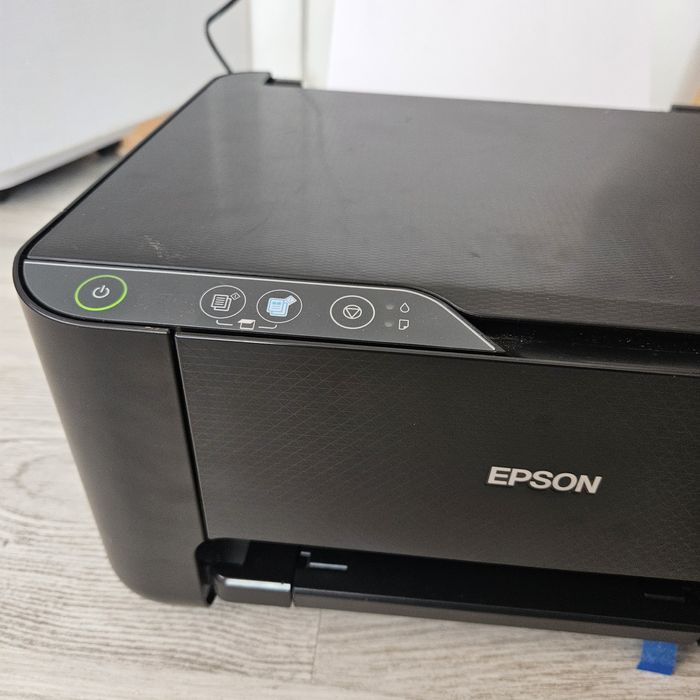 Vând imprimantă Epson L3230