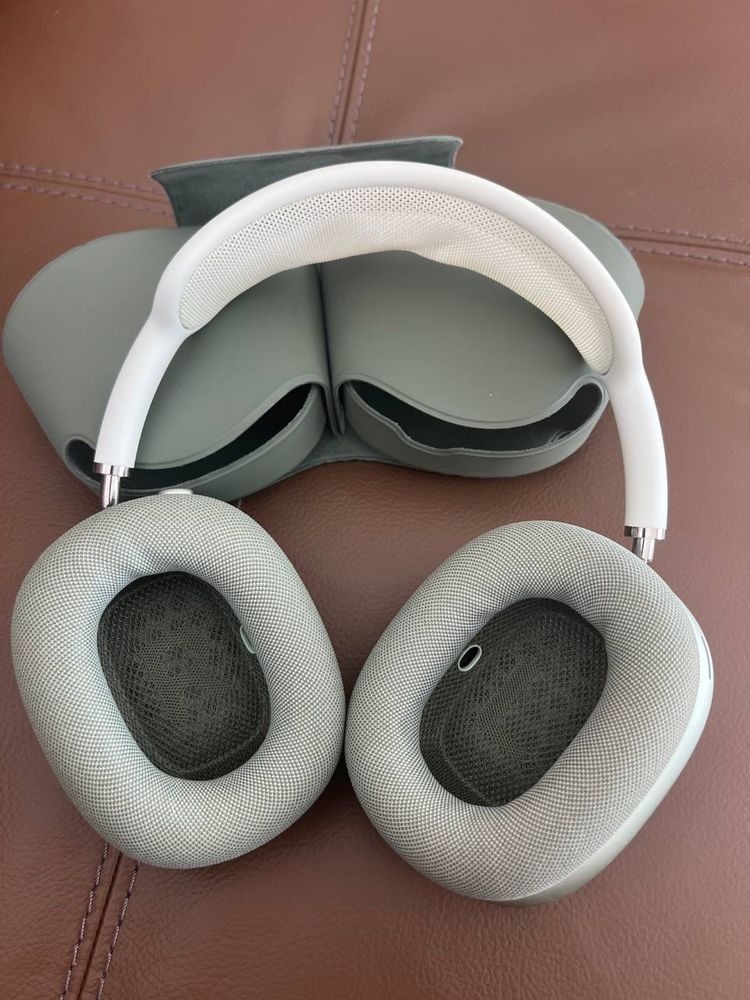 Продам Airpods Max