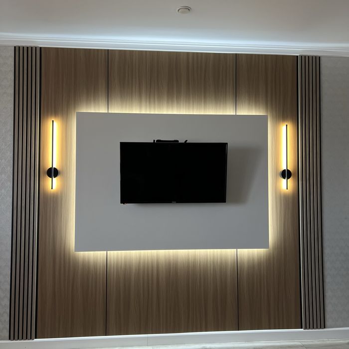 Установка тв зона зеркала с подсветкой лувр бамбук скала. Tv zona aina