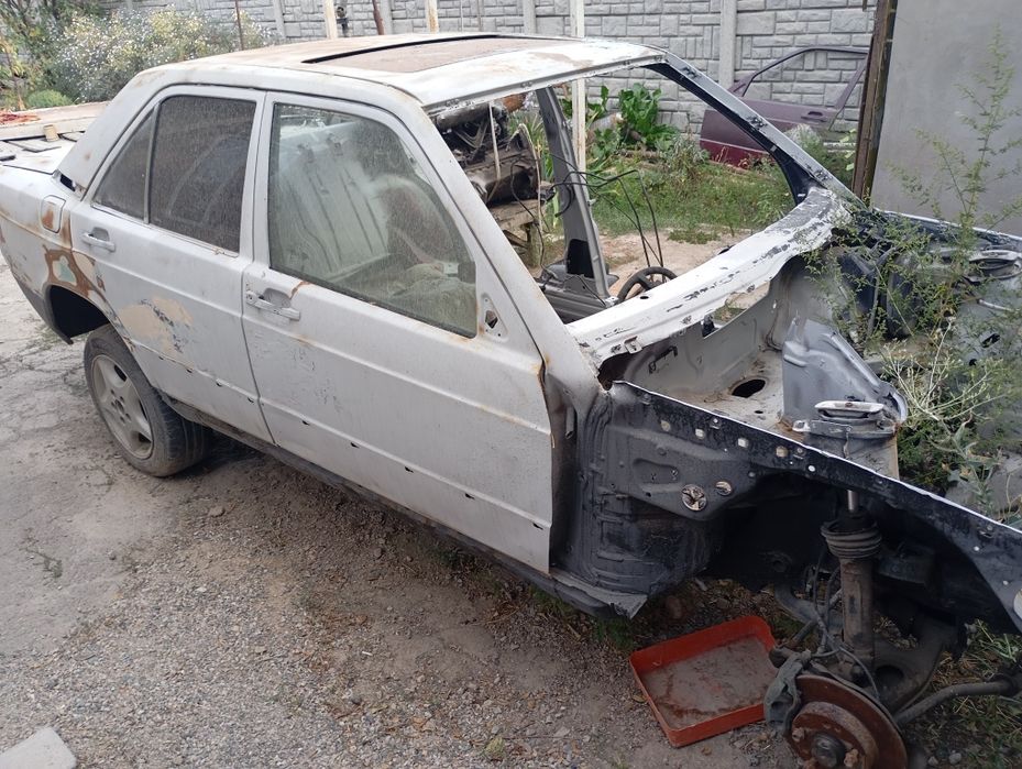 Мерседес 190 2.3