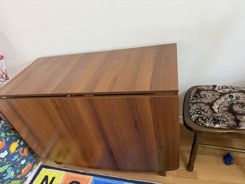 Стол со стульями