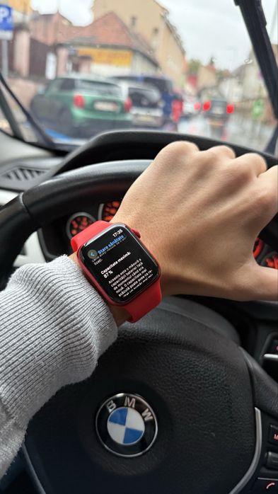 Vând Apple Watch 6 GPS - Product Red - Impecabil