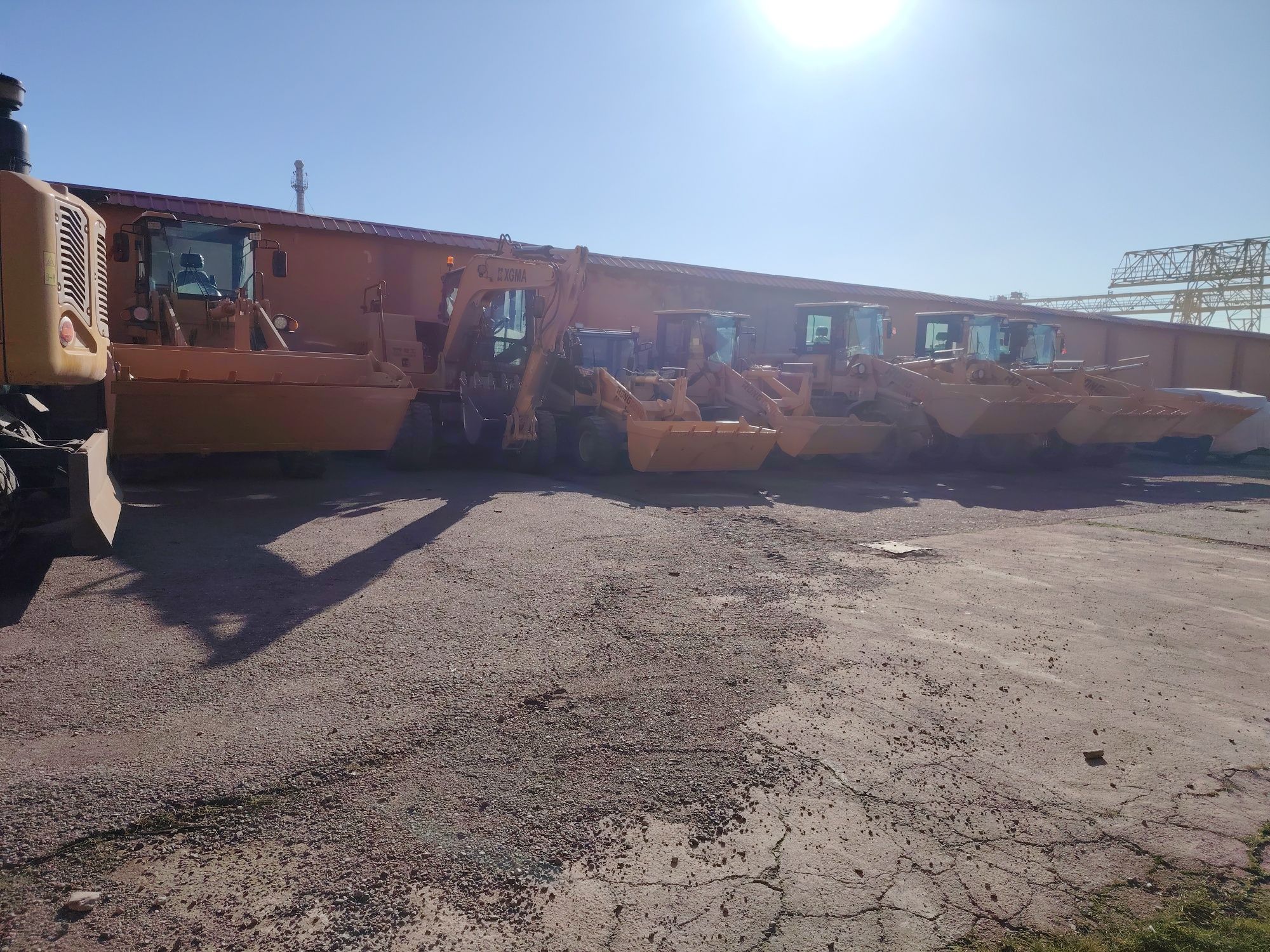 Погрузчик 1,4куб 2 тонна олади катта кабина