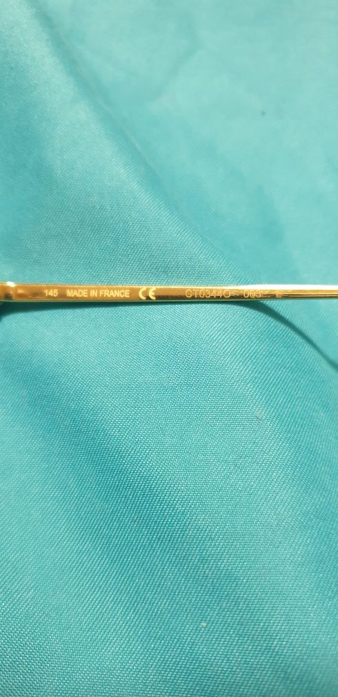 Vand ochelari de soare cartier