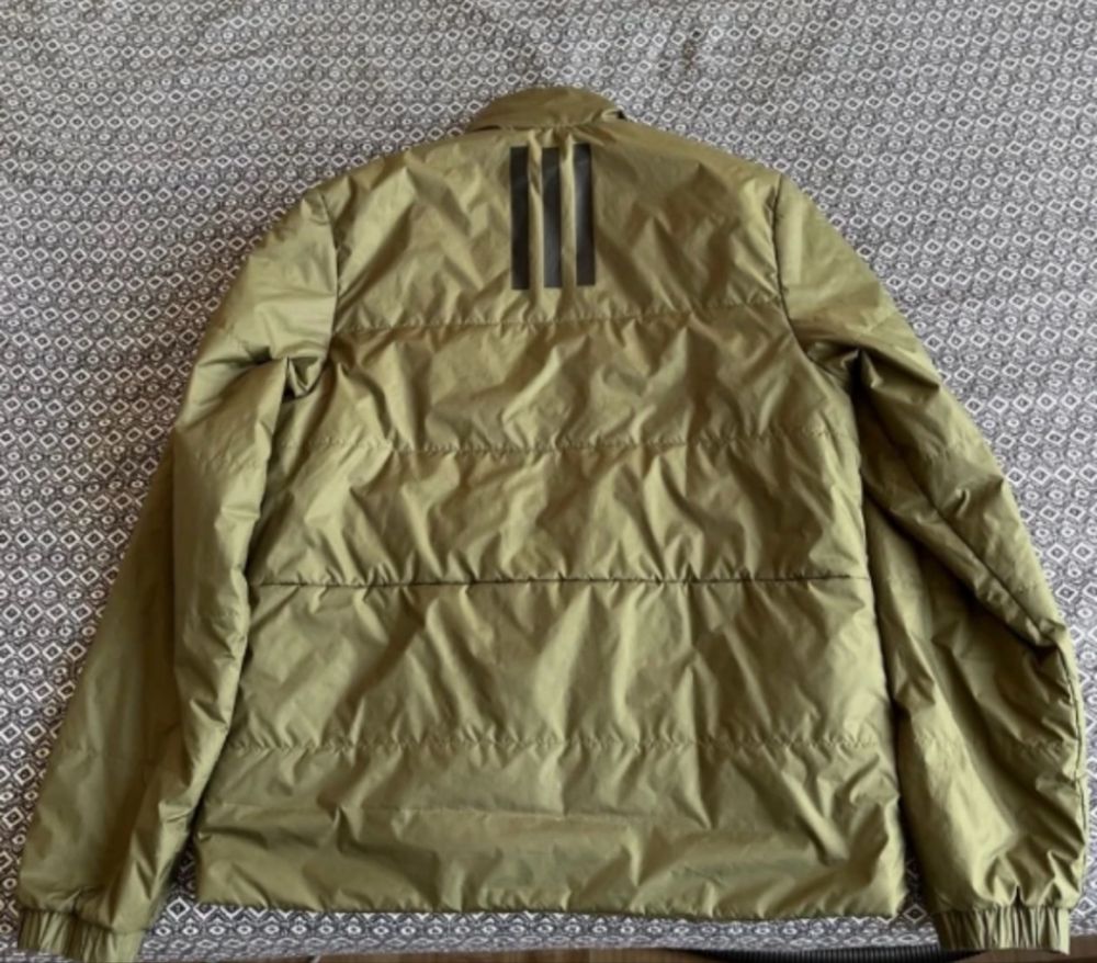Яке Adidas sportswear