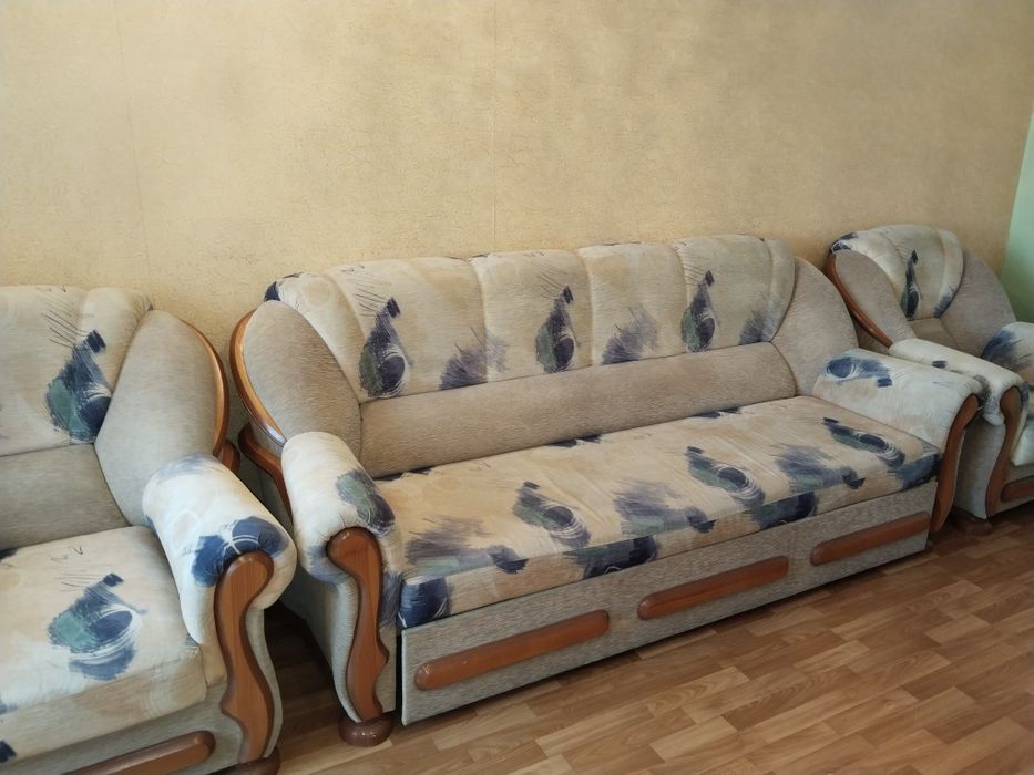 Диван.            .