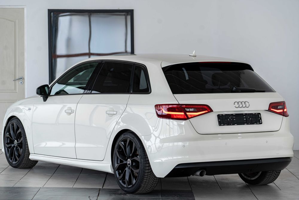 Audi A3 8V S-Line * 1.6 TDI 105 cp * Piele * Senzori parcare * Xenon