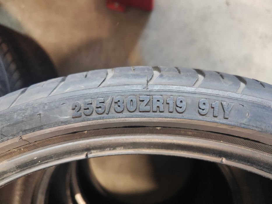 2бр. летни гуми 255/30/19 Radar