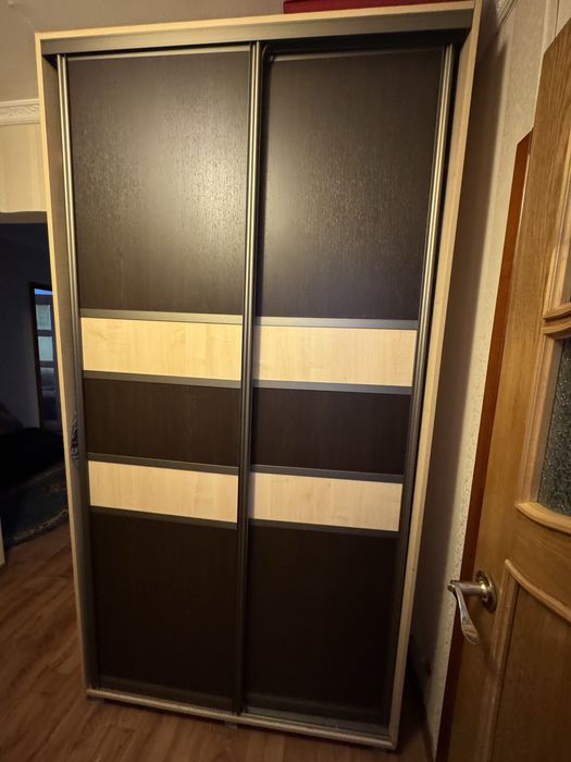 Шкаф-купе, высота 2,40 м, ширина 1,6-1,7 м