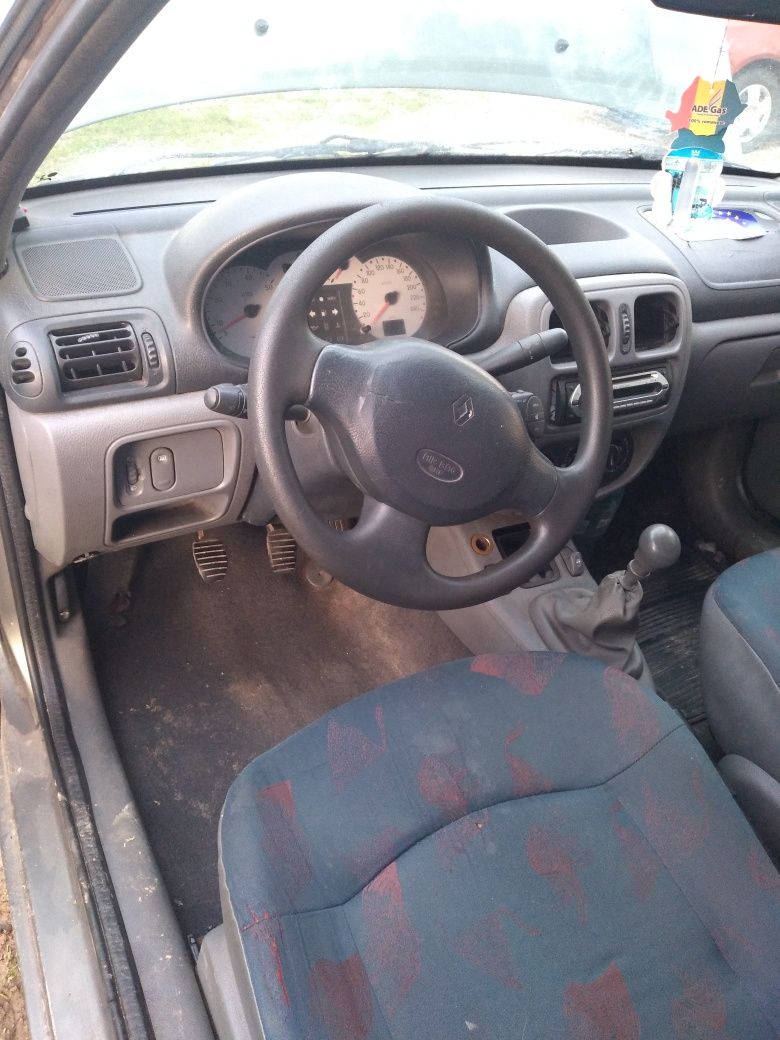 Vand Renault clio 2001