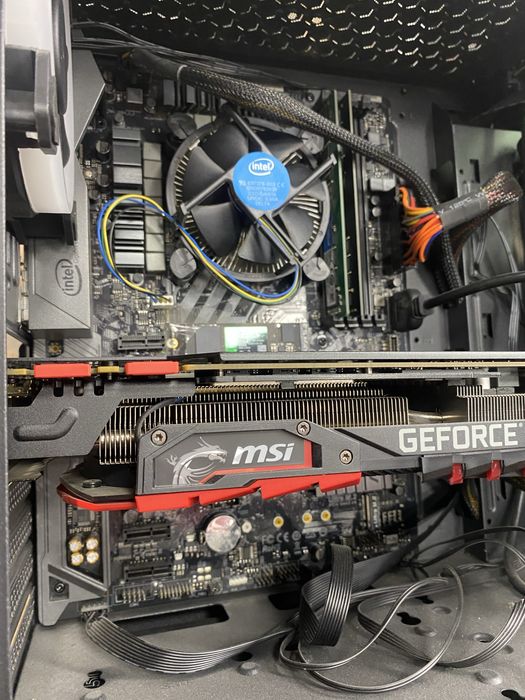 Продавам дъно Asrock z370 killer sli и процесор intel i5 8600k