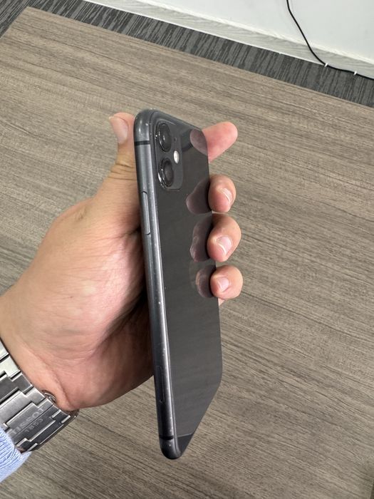IPHONE 11 почти новый