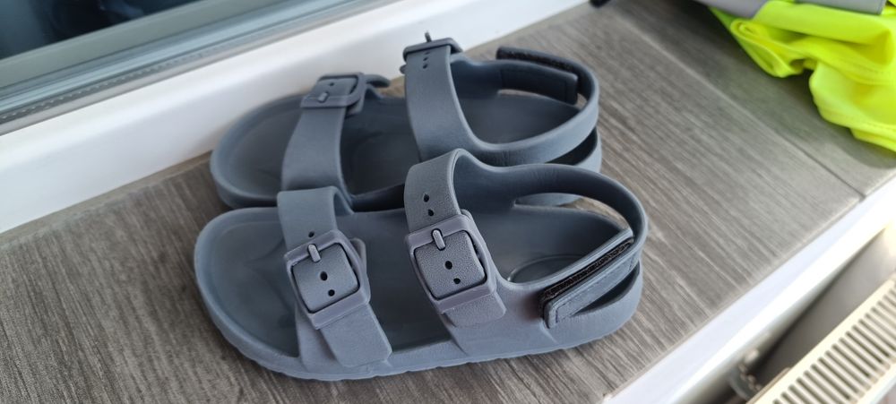 Adidași H&M , mărimea 27, plus bonus sandale Tex