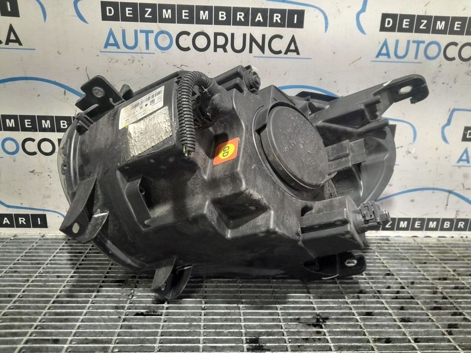 Far Dreapta Fiat 500X Cross 2014 - 2018 SUV 4 Usi (1073) Fara xenon