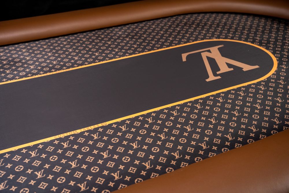 Masa Poker LV iluminata LED pe Customtables.eu Louis Vuitton Poker LED