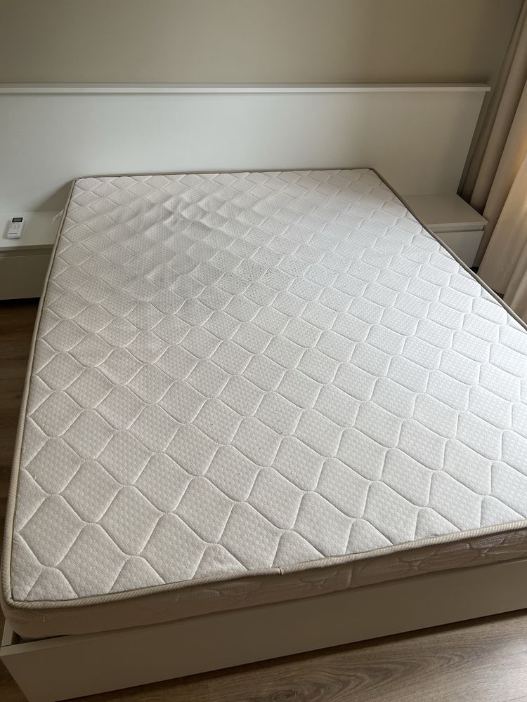 Продавам спалня 140/190 с механизъм