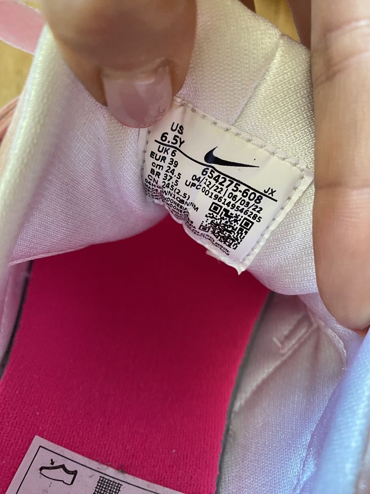 Оригинални маратонки Nike pink
