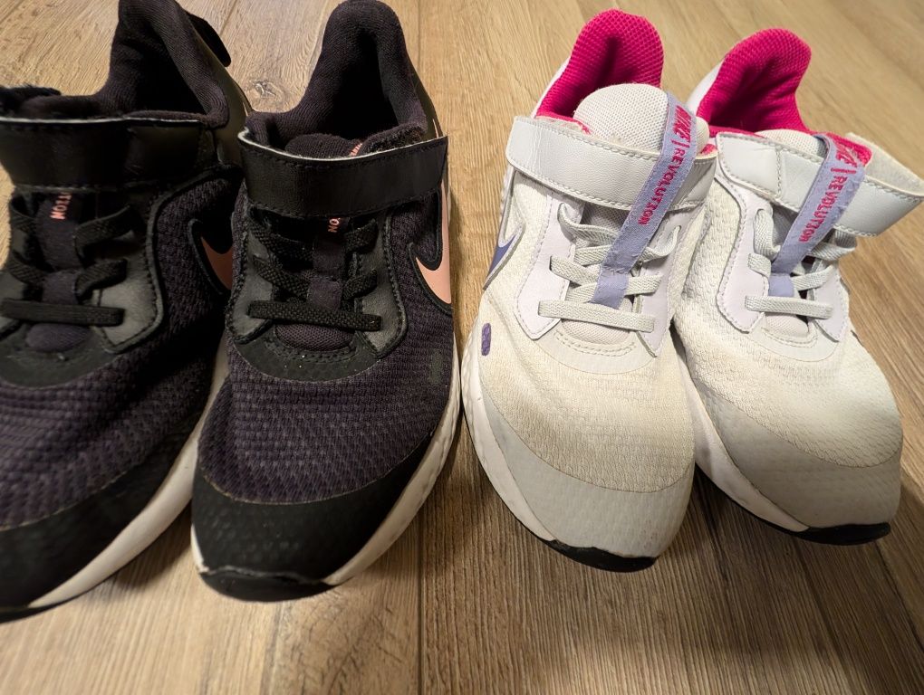 Маратонки Nike Revolution
