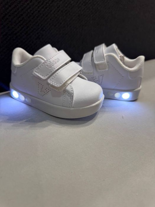 Детские кроссовки vicco